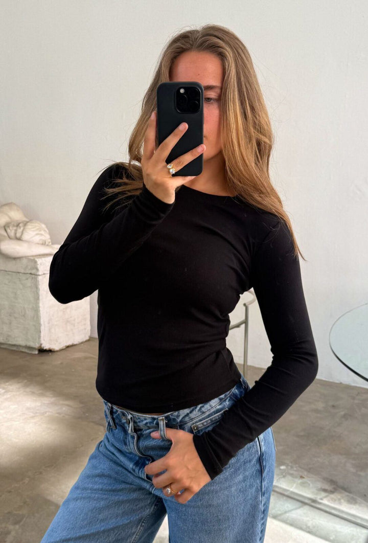 Bonnie O-Neck Tee - Black