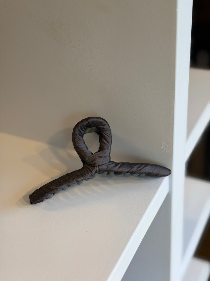 Luster Celabrina Hair Claw - Turbulence Gray