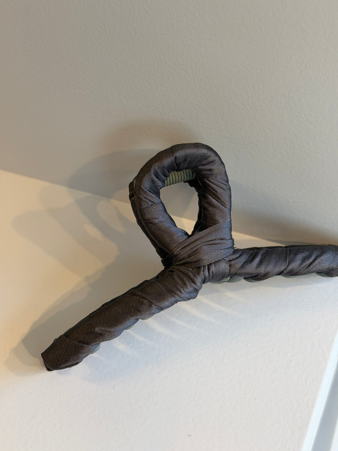 Luster Celabrina Hair Claw - Turbulence Gray