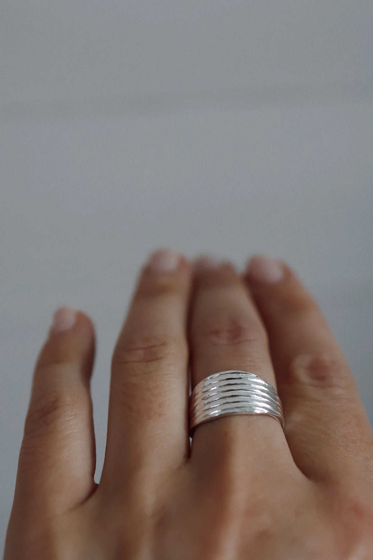 Kvist ring bred - Sølv