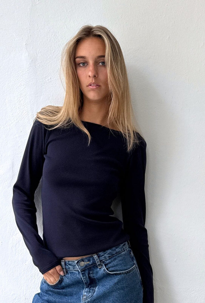 Madonna Ls Tee - Navy