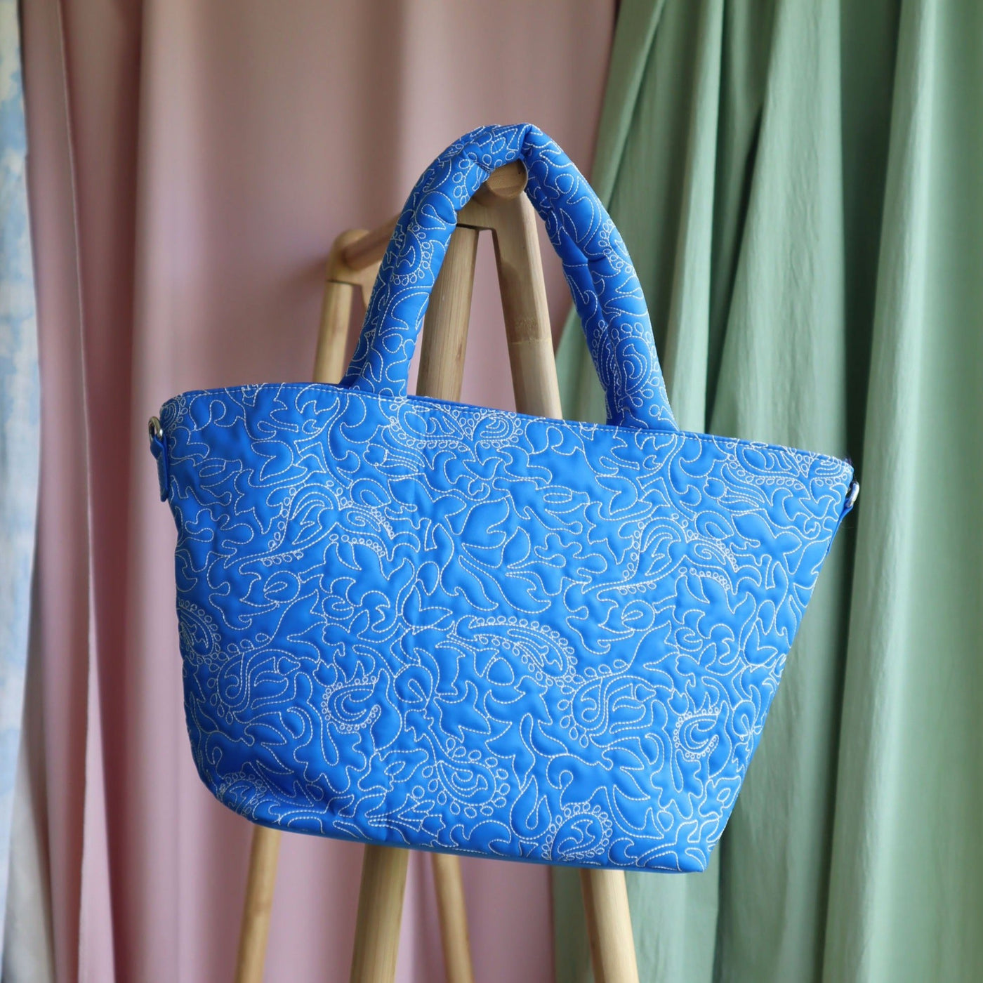 Valley Medium Paisley Victoria Blue